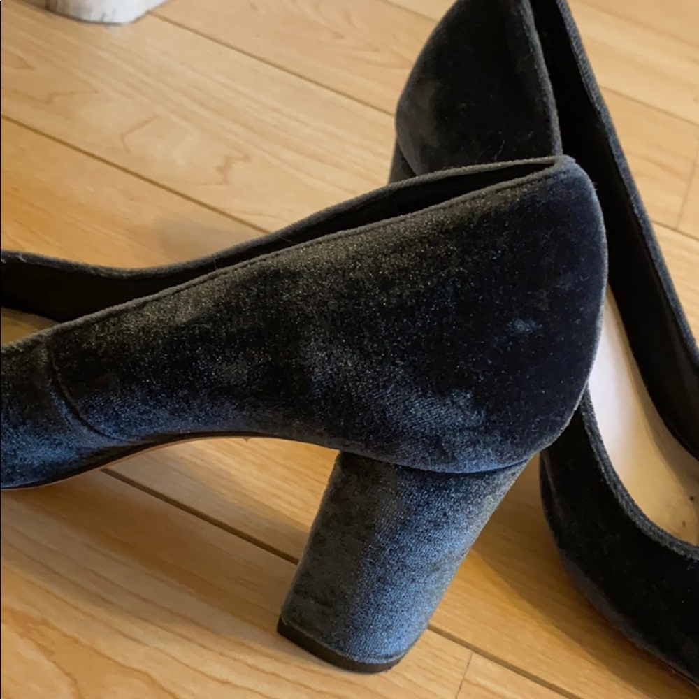 blue-gray velvet pumps
